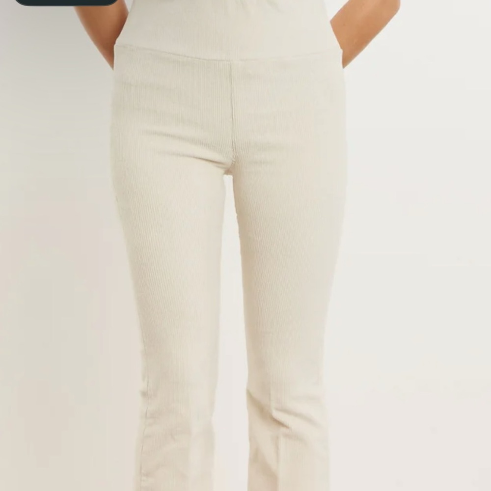 Adorable SPRWMN white pants for summer!! 🎉